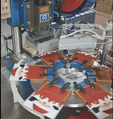 纸卡冲型自动清废料